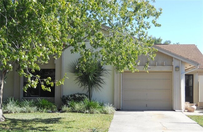 Building Photo - 2615 Sunbranch Dr
