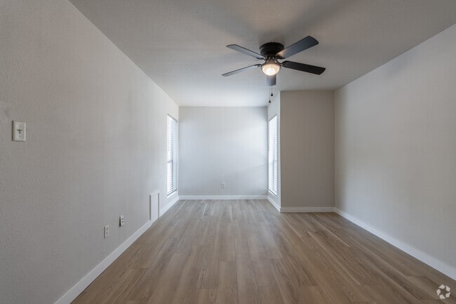1BR, 1BA - 785SF - Bedroom