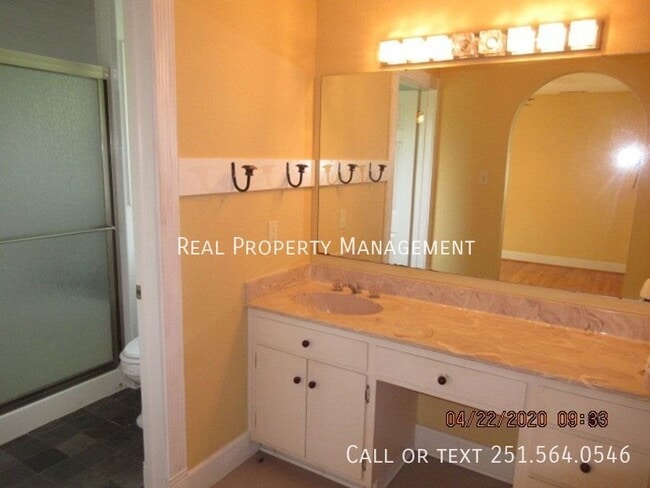 Photo - 1063 Midmoor Dr