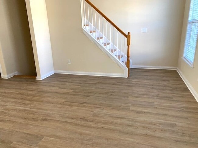 Photo - Spacious 3 bedroom townhouse in Dove Creek Subdivision!        20260504