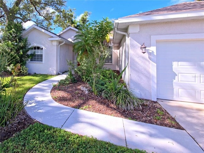 Photo - 395 Dorchester Dr