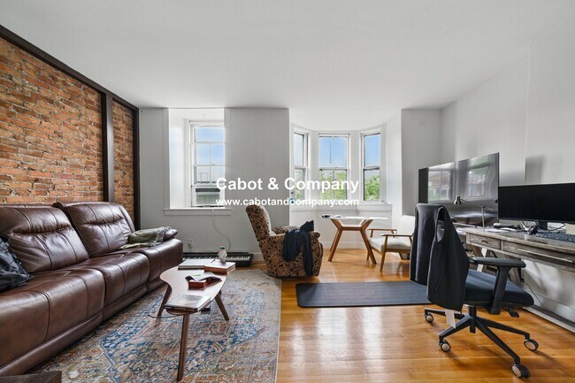 Photo - 104 Appleton St