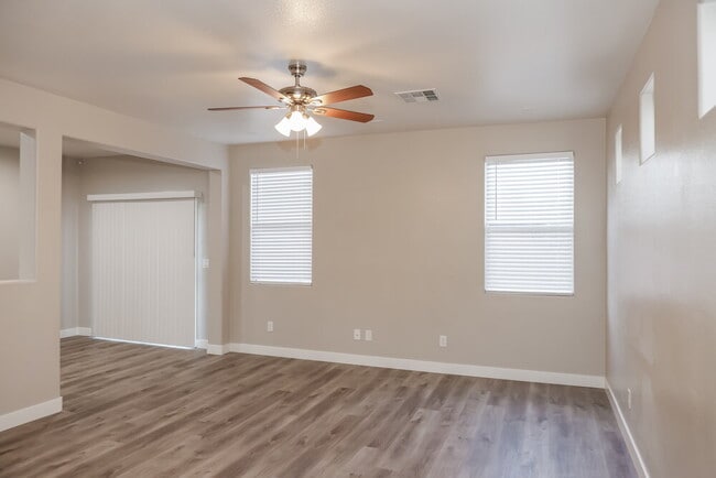 Photo - 5053 SAgelyn St