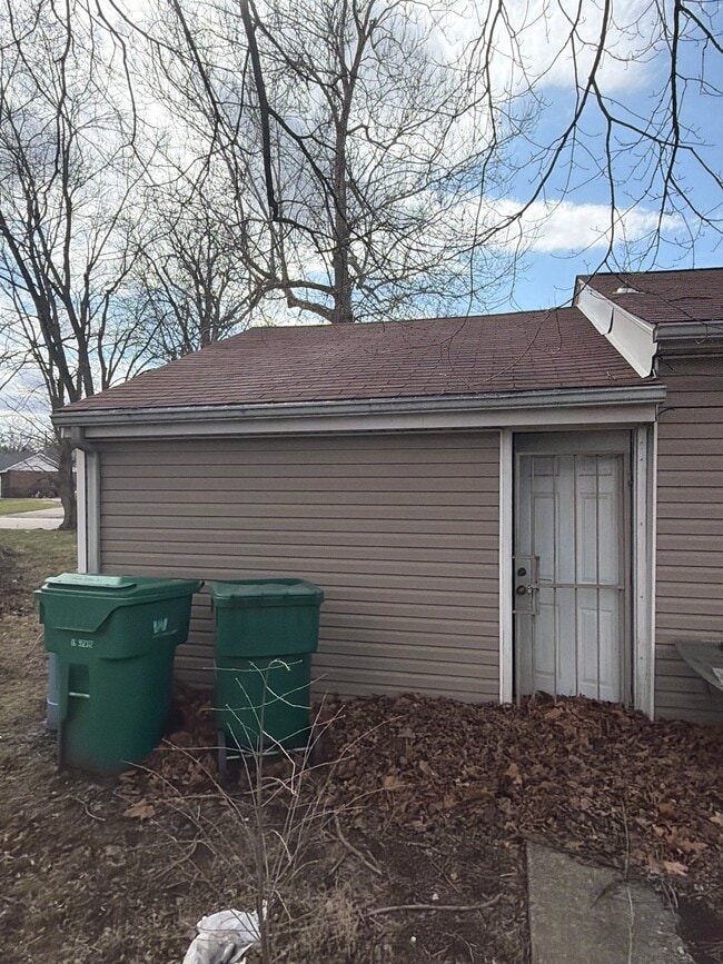 Photo - 7013 Edna St