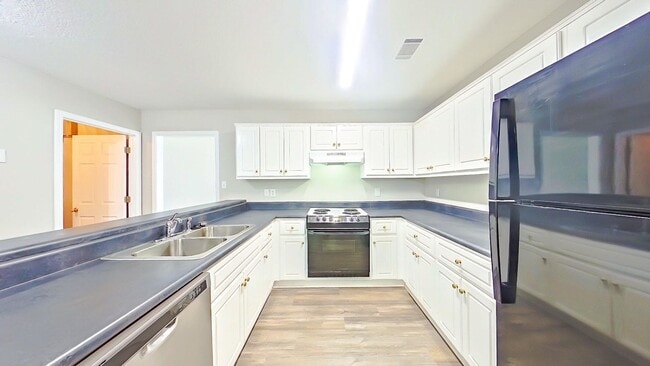Photo - Beautiful 3 Bedroom Ranch
