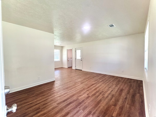 Photo - 992 Buck Egger Rd