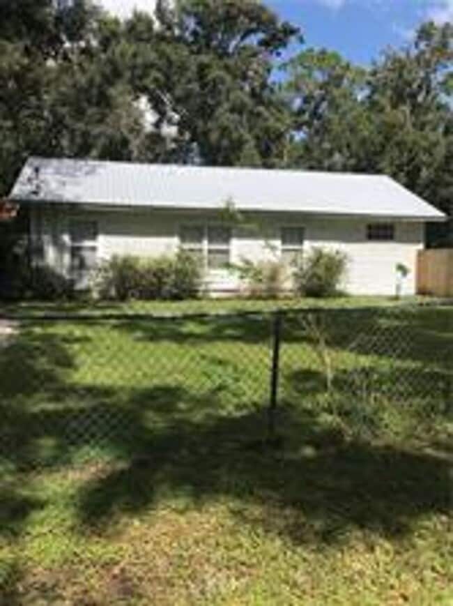 Photo - Country living charmer!