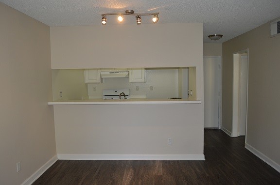 Lomita Apartments