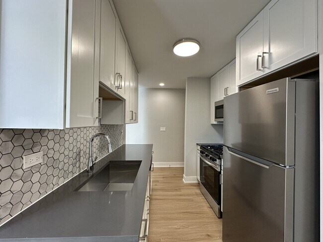 Photo - 535 W Aldine Ave Unit 412