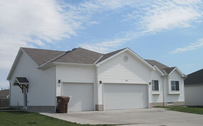 Building Photo - 7444 N 16th St Unit B