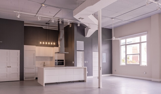 Building Photo - Wynwood Lofts Unit 412