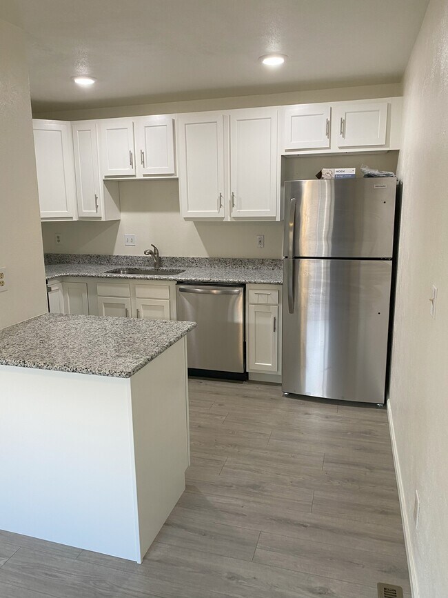 Photo - 419 Bimson Ave