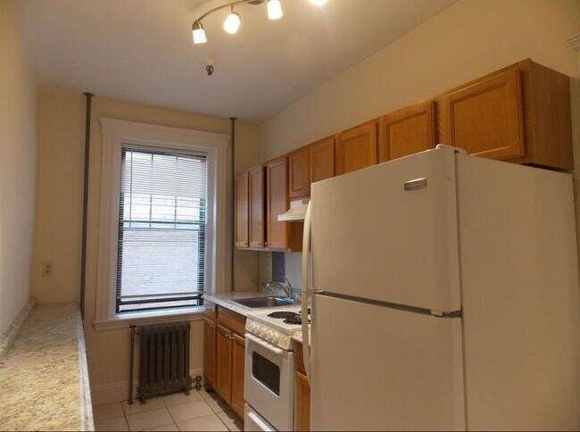 Building Photo - 6 Sutherland Rd Unit 31