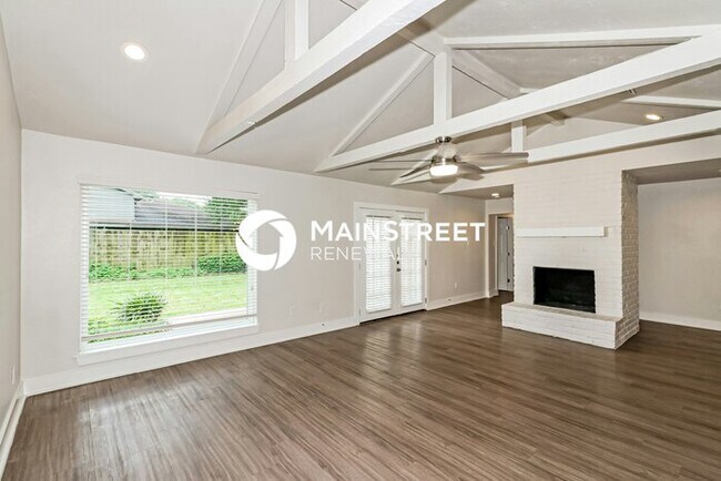 Photo - 3 Bedroom Pet-Friendly Home in Houston, TX with Main Street Renewal