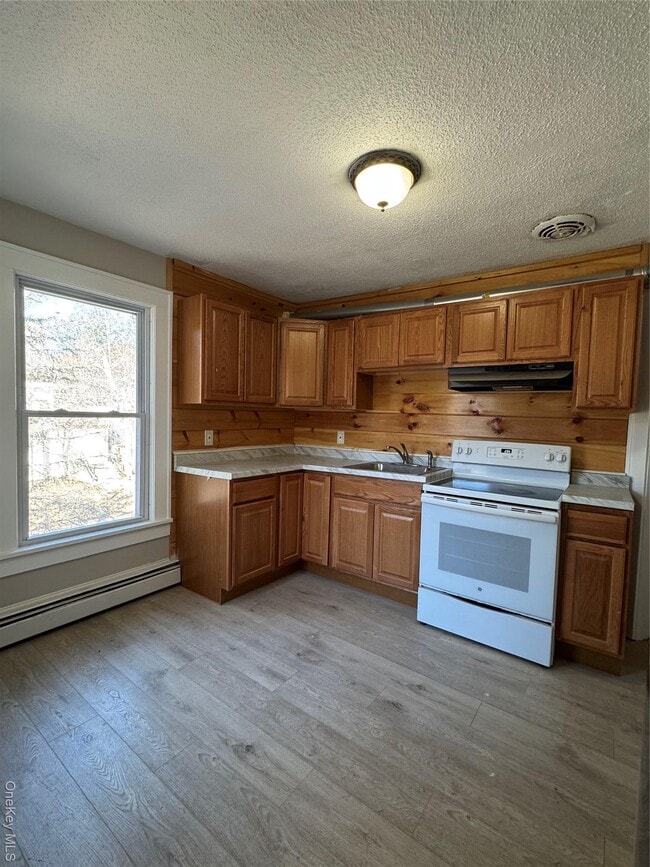 Photo - 440 N Main St