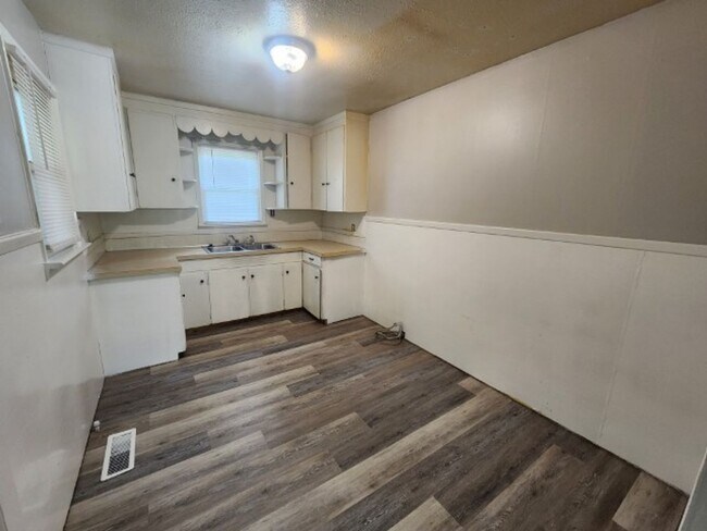 Photo - 1805 W 35th St