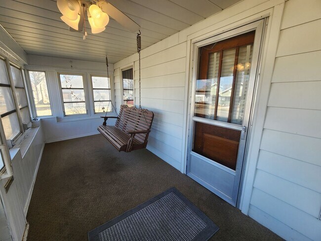 Photo - 1 Bedroom House Near Shopping, Parks and Little League Field