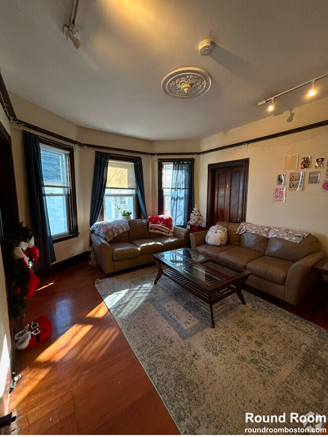 Building Photo - 17 Hillside St Unit 3 Rental