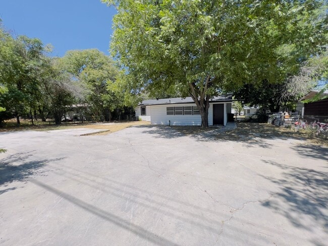 Photo - Newly Remodeled 4 Bedroom/1 Bathroom Home