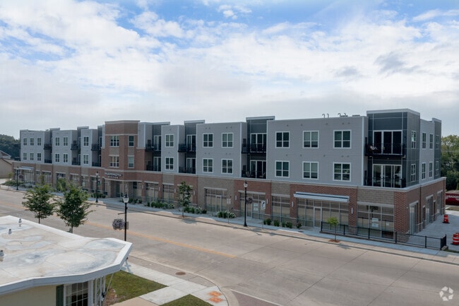 Building Exterior - MAMMOTH SPRINGS AT THE CORNERS