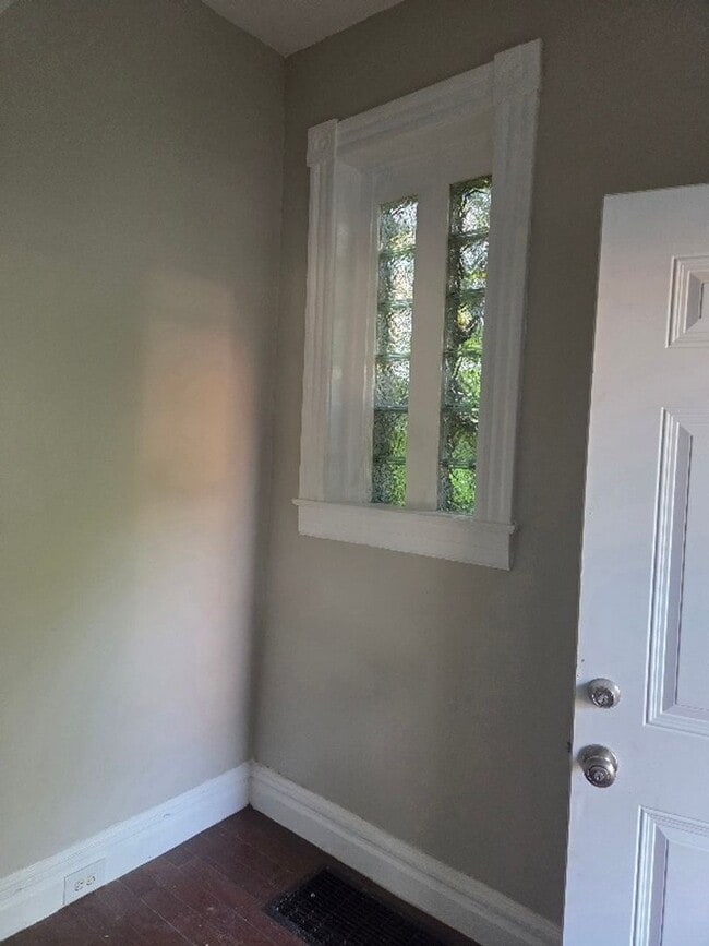 Photo - 5501 Putnam St