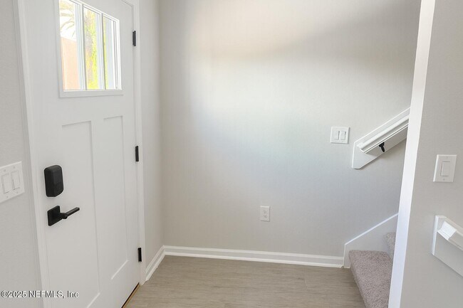 Photo - 1063 Farwell St