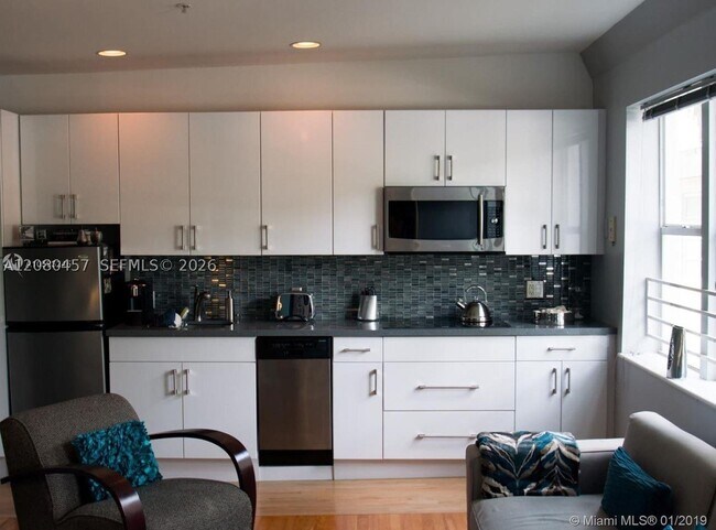 1521 Lenox Ave. Unit 203