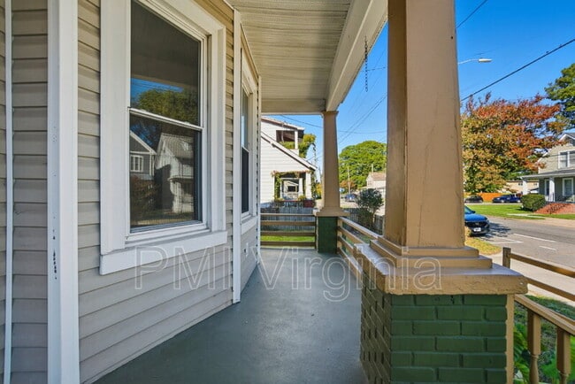 Photo - 527 W 26th St