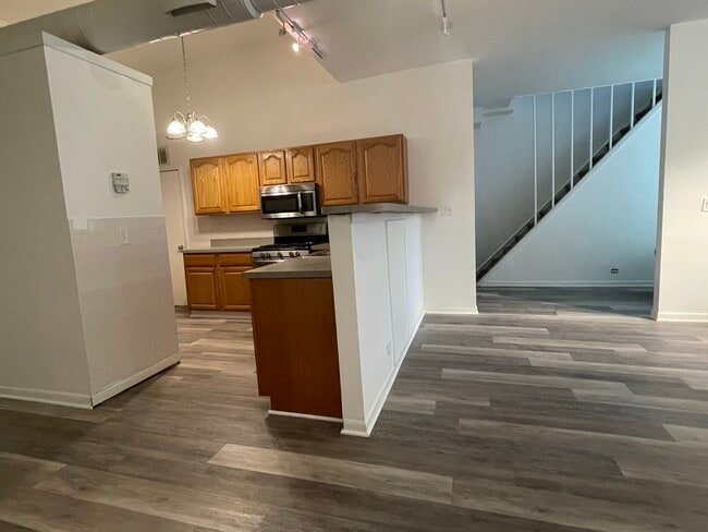 Photo - 1844 W Henderson St Unit 1