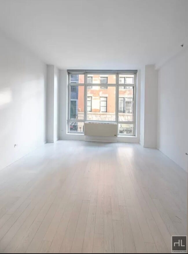 Photo - Wow! Entertainers Dream! Spacious 1 bedroo... Unidad 2E