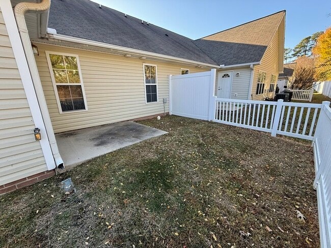 Photo - Beautiful 2 Bed 2 Bath Villa with 1 Car Ga... Unit 103