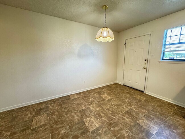 Photo - 904 Clairidge Ave Unit # B