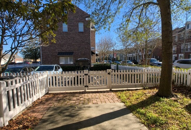 Patio - 2834 Howard Ave