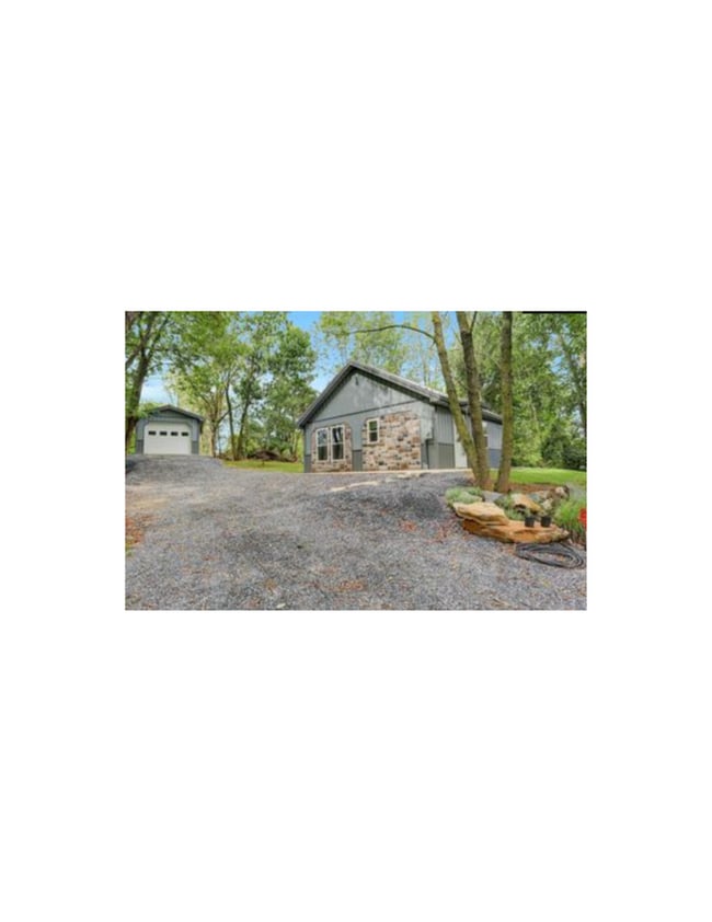 Building Photo - Lovely Single-Family Home