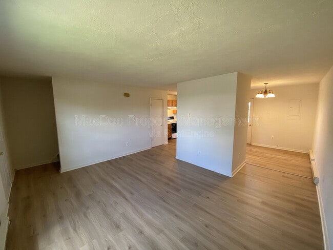 Photo - 624 Highview Ct
