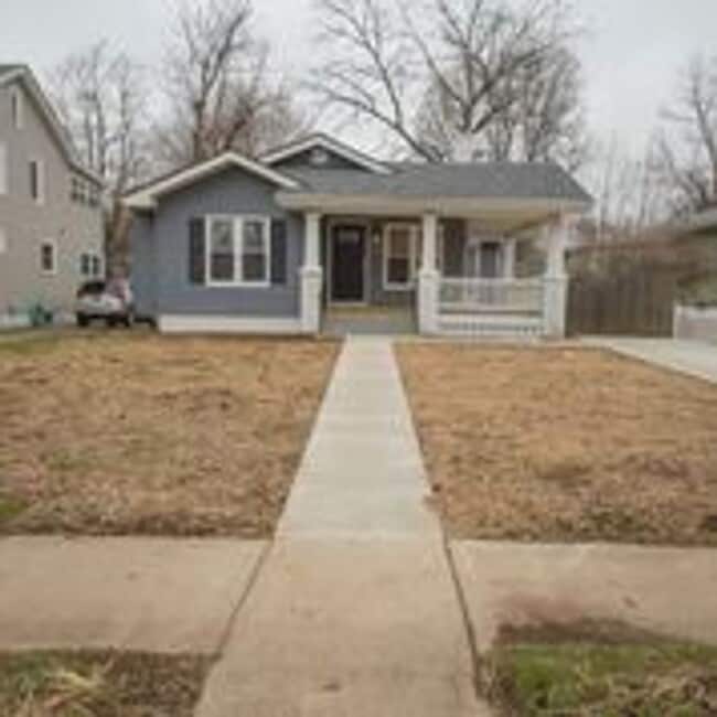 Building Photo - Available June 15!