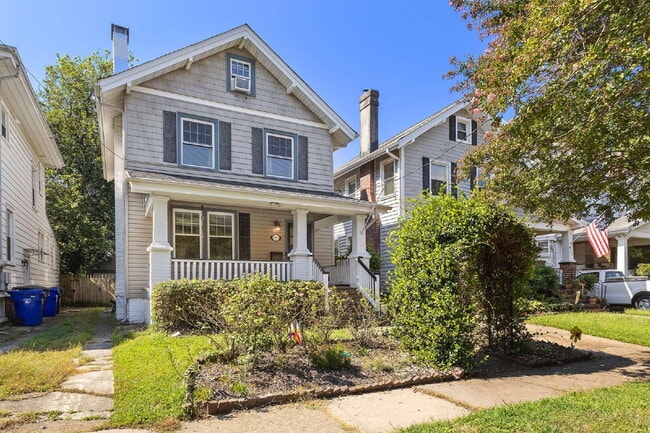Building Photo - Colonial Place Rental