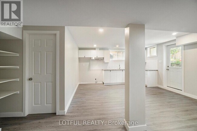 Photo - 2647 Priscilla St