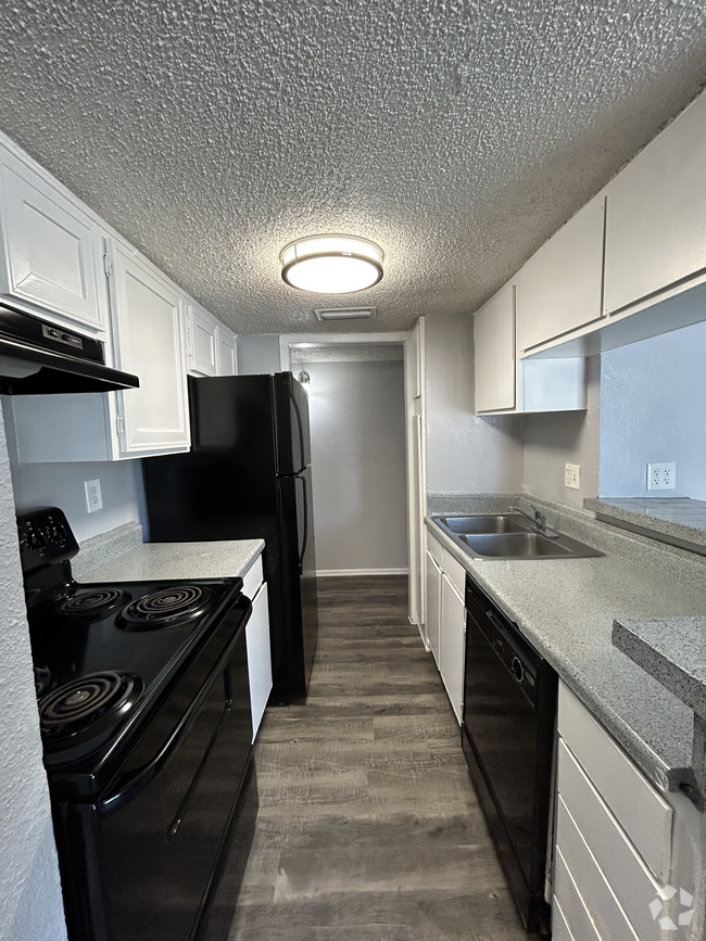 Building Photo - El Jardin Rental