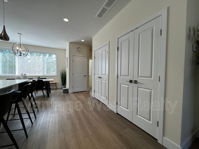 Photo - 3-1275 Brookside Ave