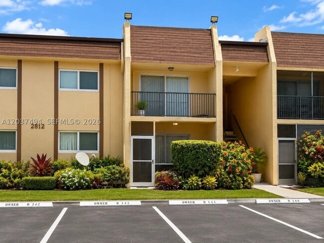Edificio de 2 plantas. No hay ascensores disponibles. - 2926 NW 55th Ave Unidad 2A