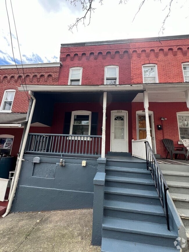 Building Photo - FOUR BEDROOM/ONE BATH ROW Rental