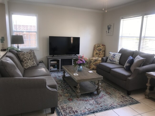 Photo - 818 Mccune Ct