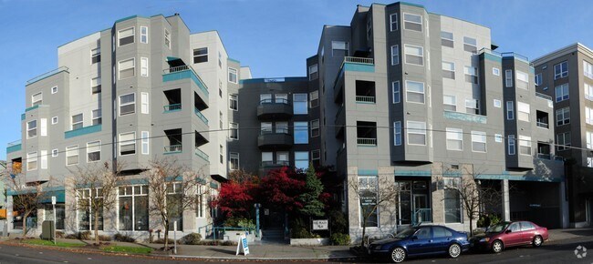 Photo - Lee Plaza Apartments