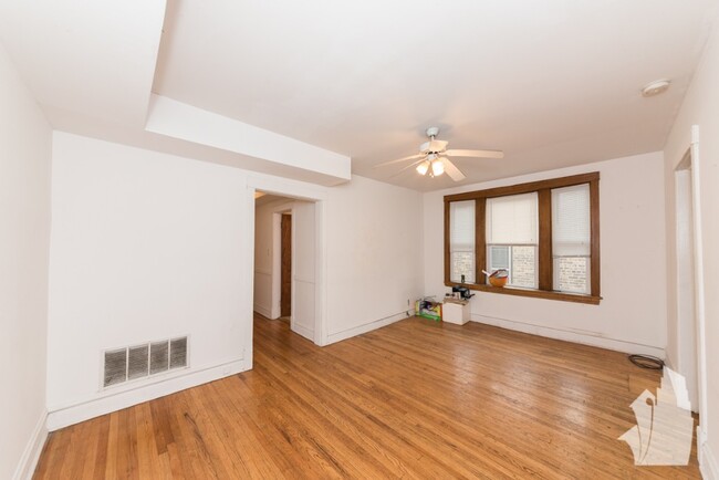 Photo - 3820 N Sheffield Ave Apartment Unit 3818-1