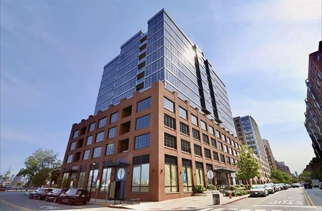 Building Photo - 1425 Hudson St Unit 2D