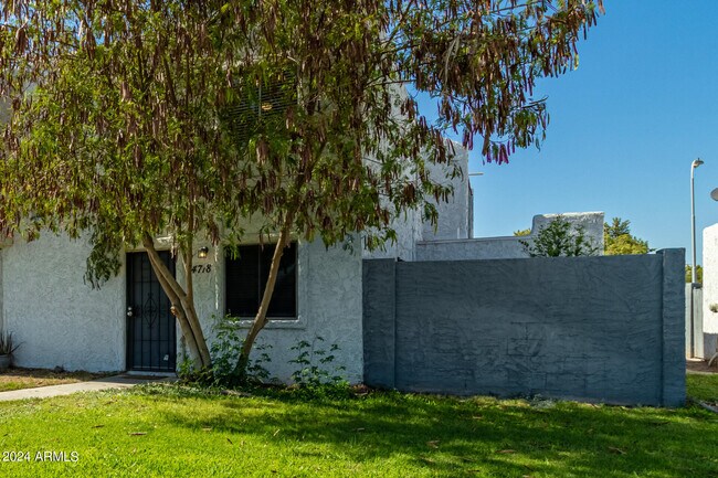 Photo - 4718 W Orangewood Ave