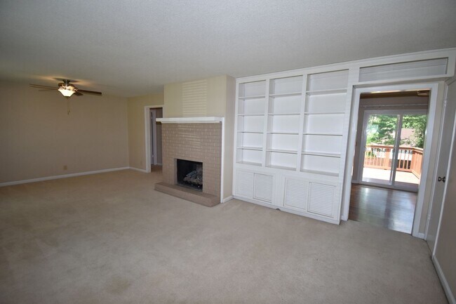 Photo - 3049 Westchester Dr
