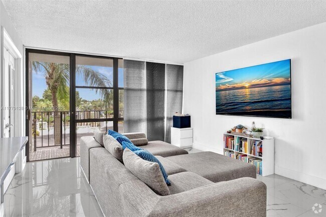 Building Photo - 1000 Parkview Dr Unit 329 Rental