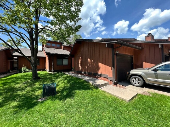 Building Photo - Central Fort Collins Townhouse with 3 Bedr...